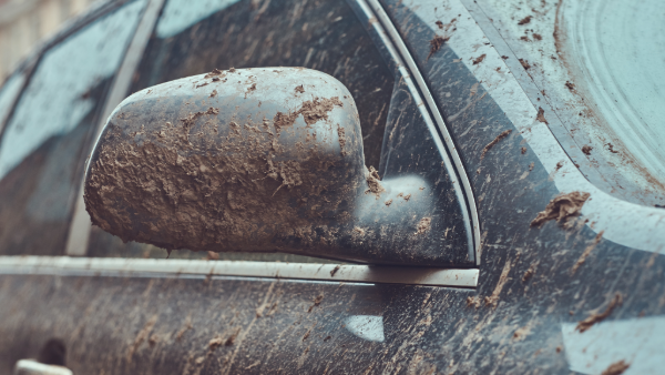 Schmutziges Auto – Hagel und Sommerwetter Wien
