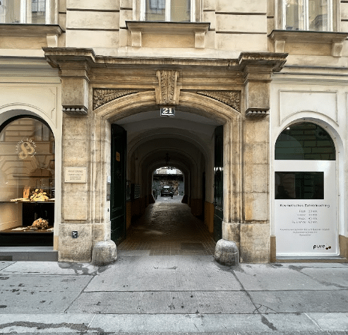 Die Einfahrt zur Weihburggasse