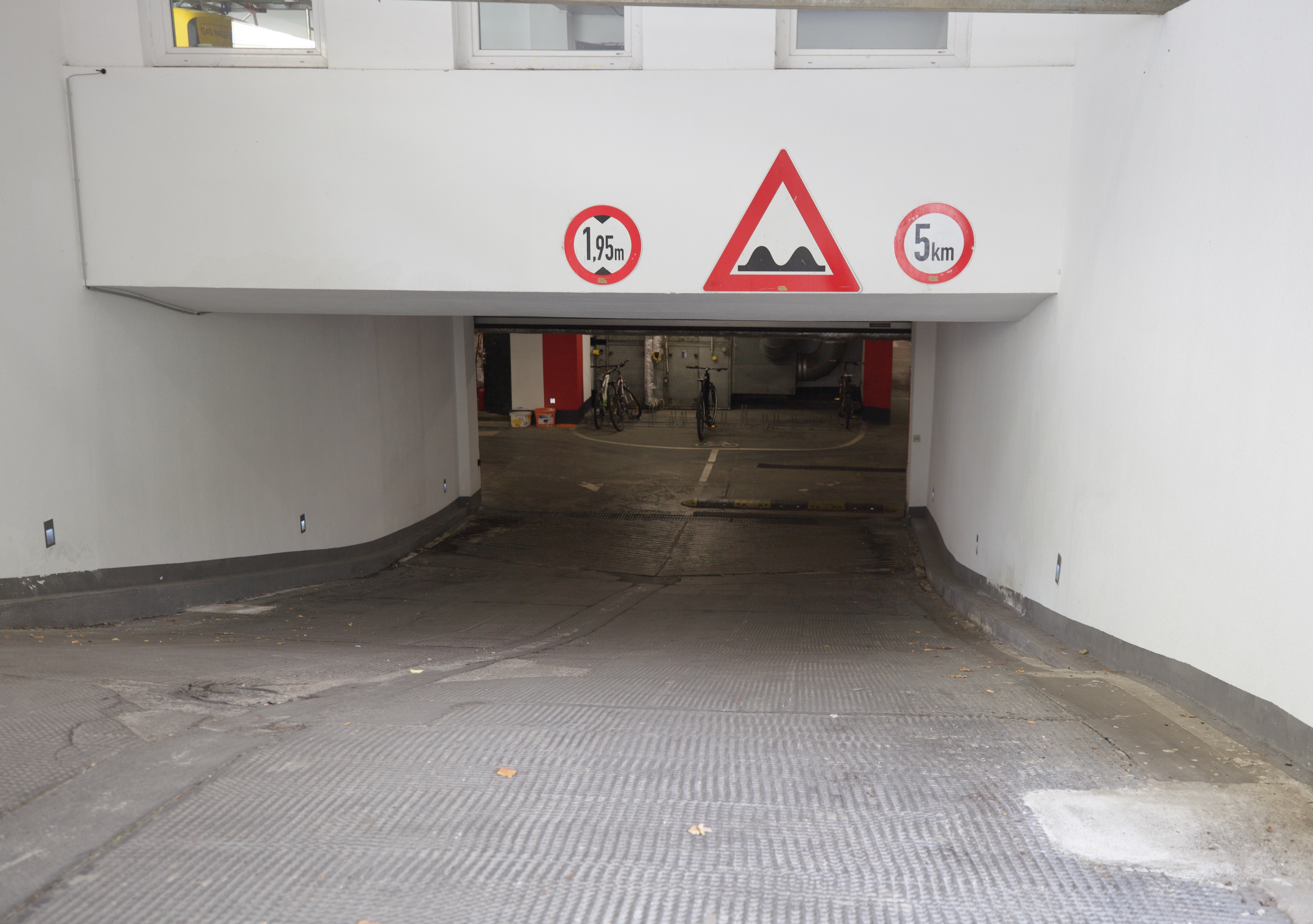 Garage Längenfeldgasse entrance