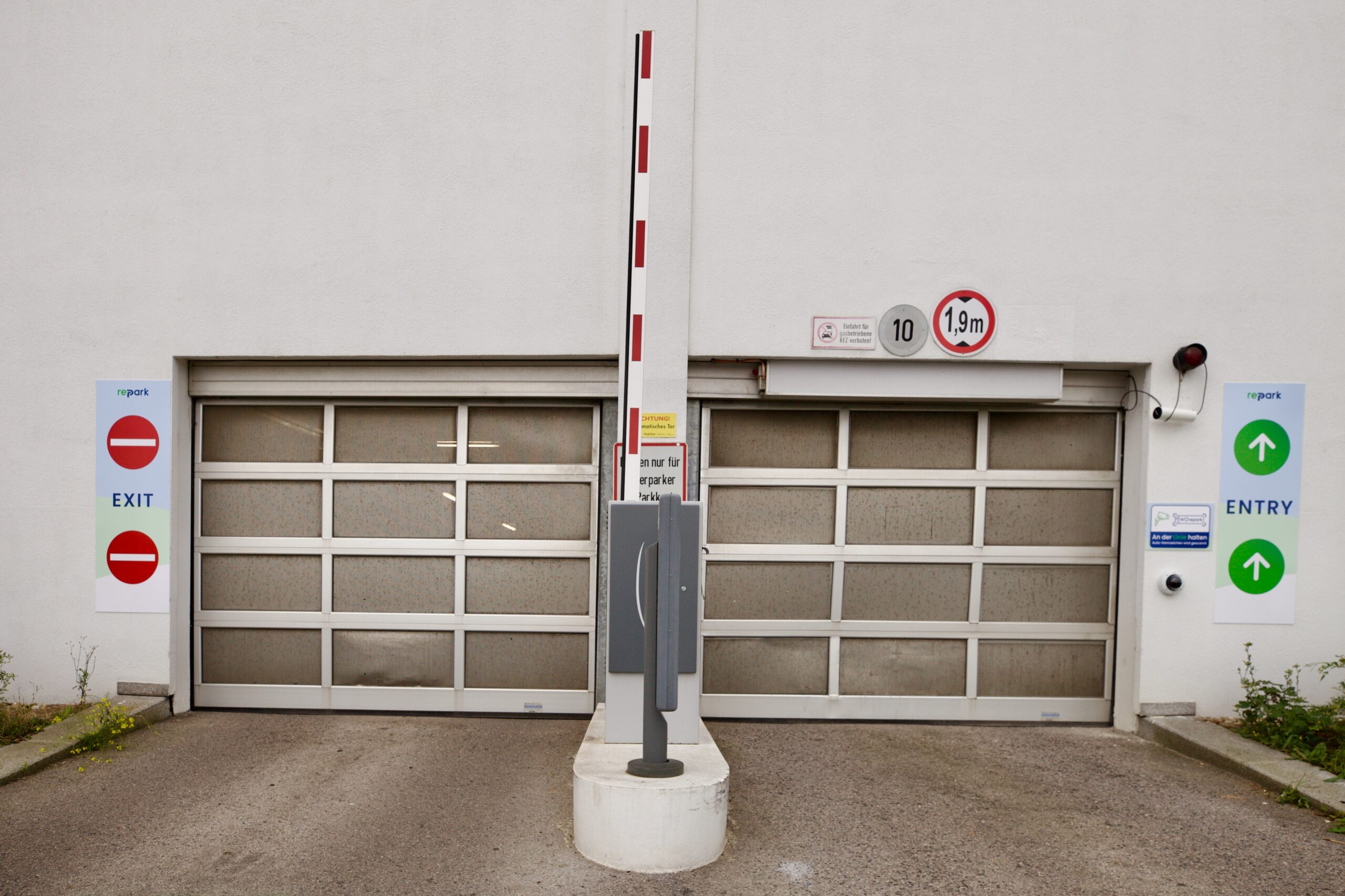 P+R Parkhaus Siebenhirten Einfahrt