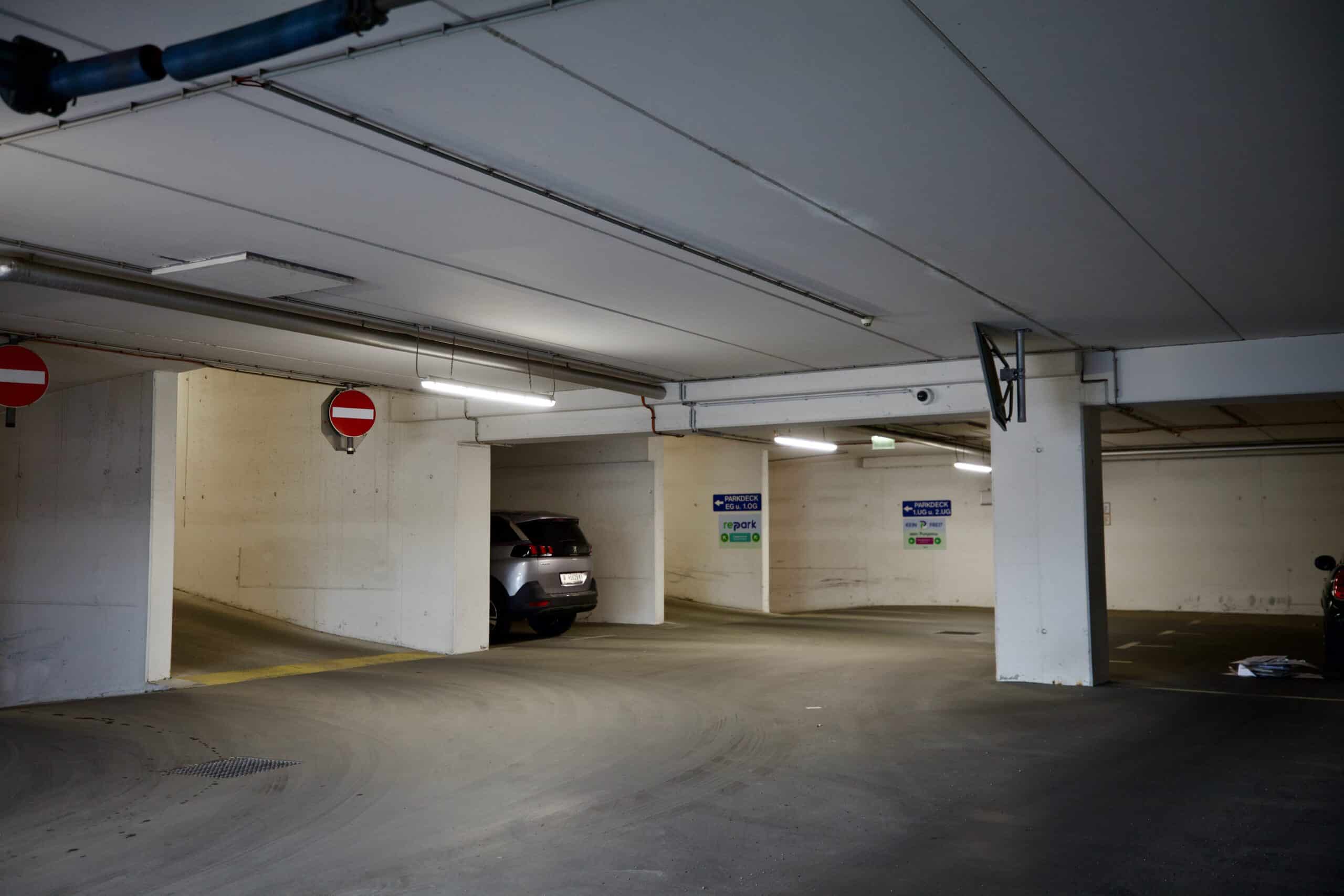 P+R Parkhaus Siebenhirten Innenansicht