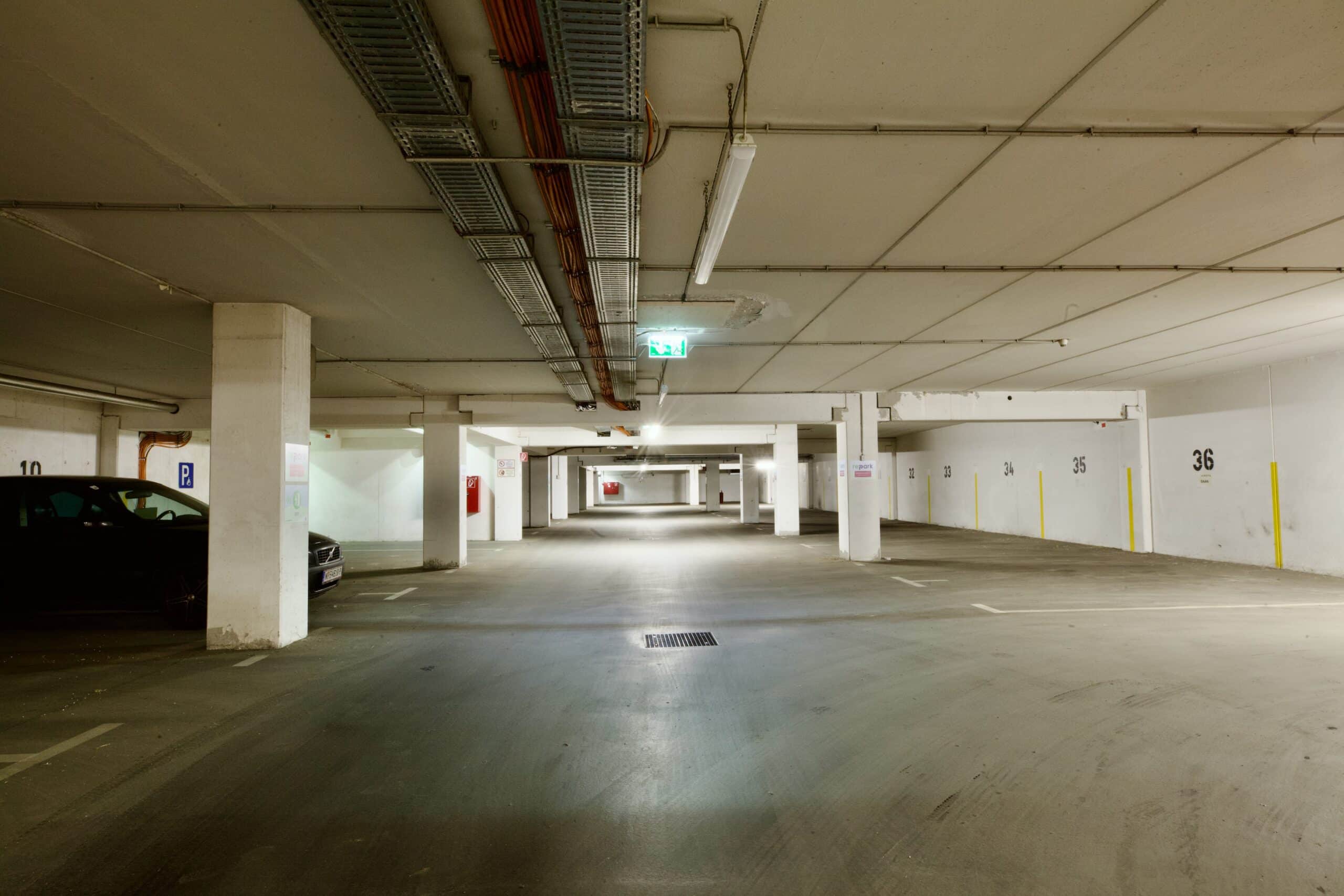 P+R Parkhaus Siebenhirten Innenansicht