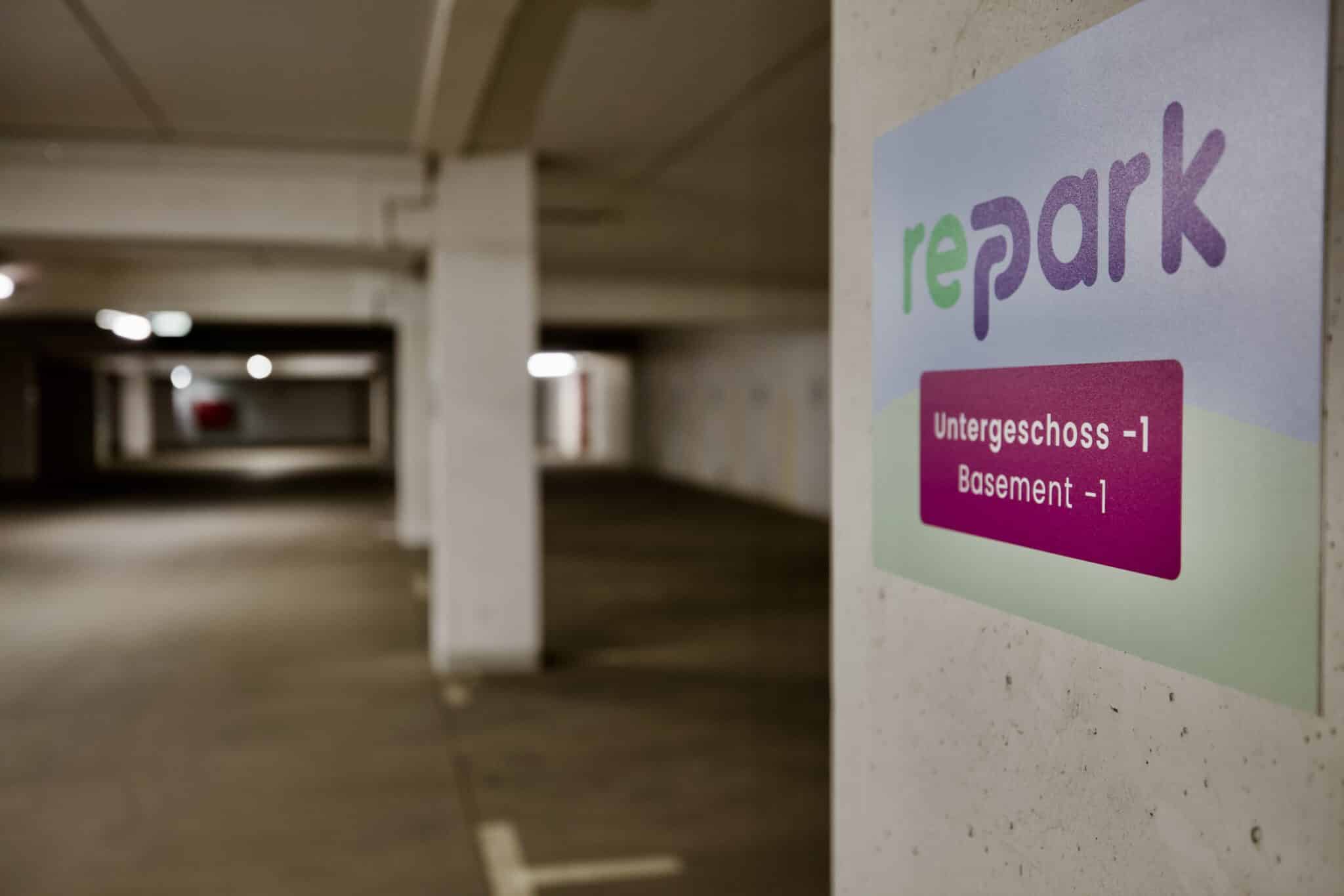 Die Repark Beschilderung innerhalb des U6 Centers