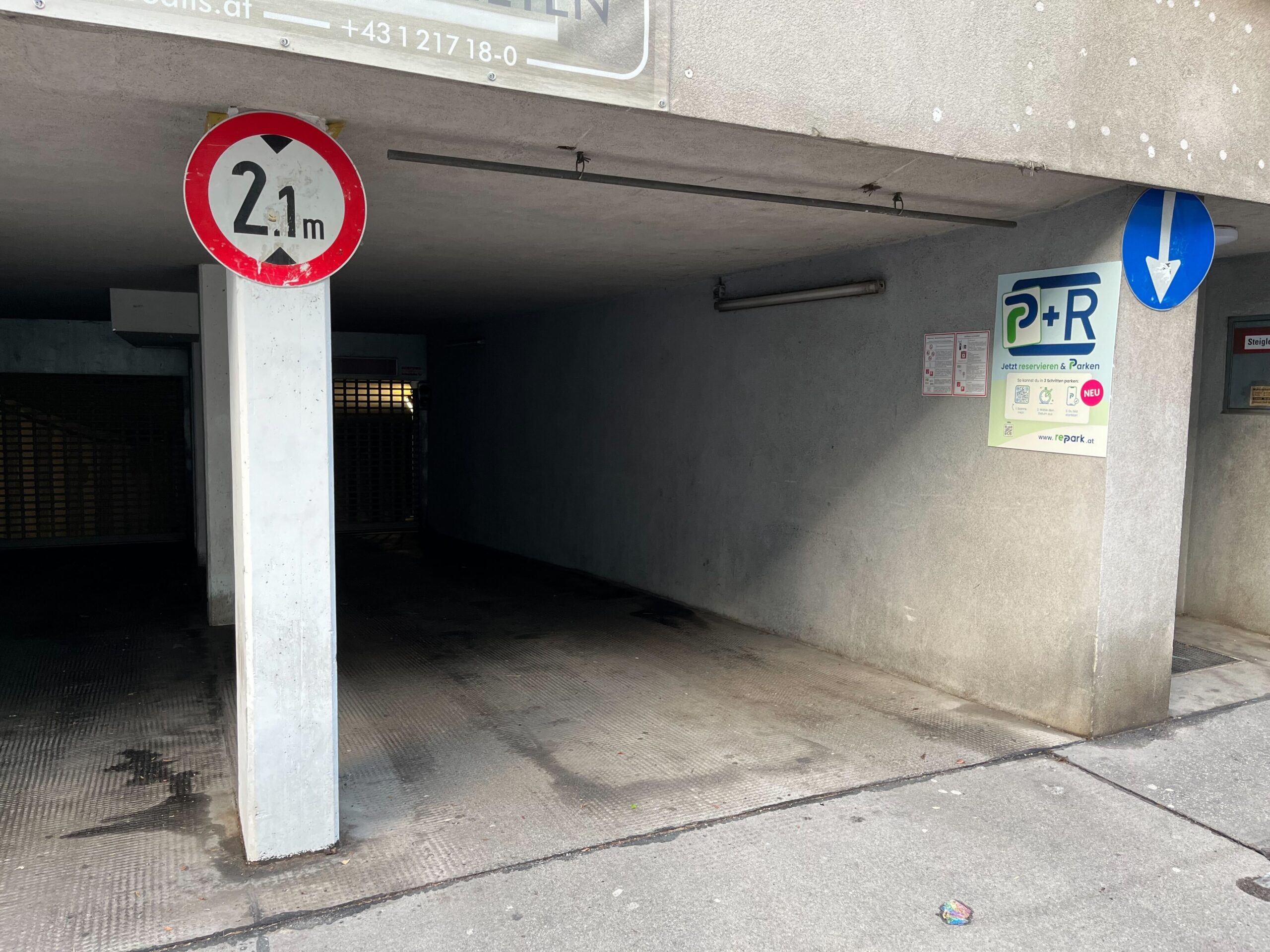 Garage Johnstraße entrance