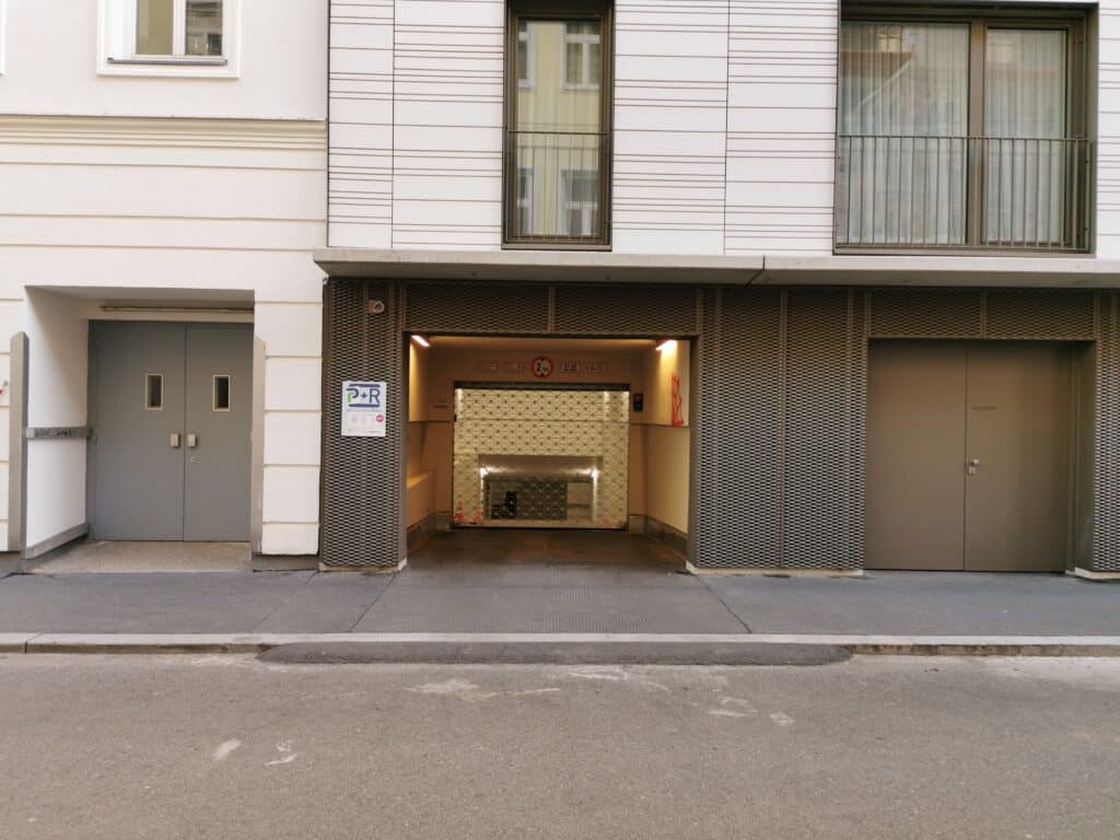 Einfahrt der Garage Michelbeuern