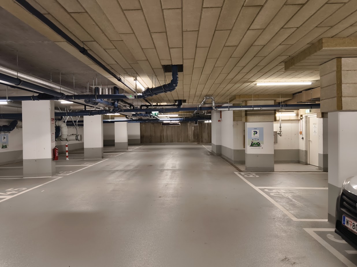 Garage Floridsdorf interior view