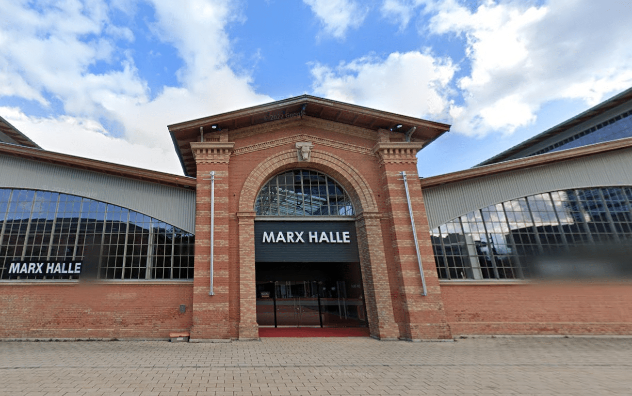 Der Eingang der Marx Halle
