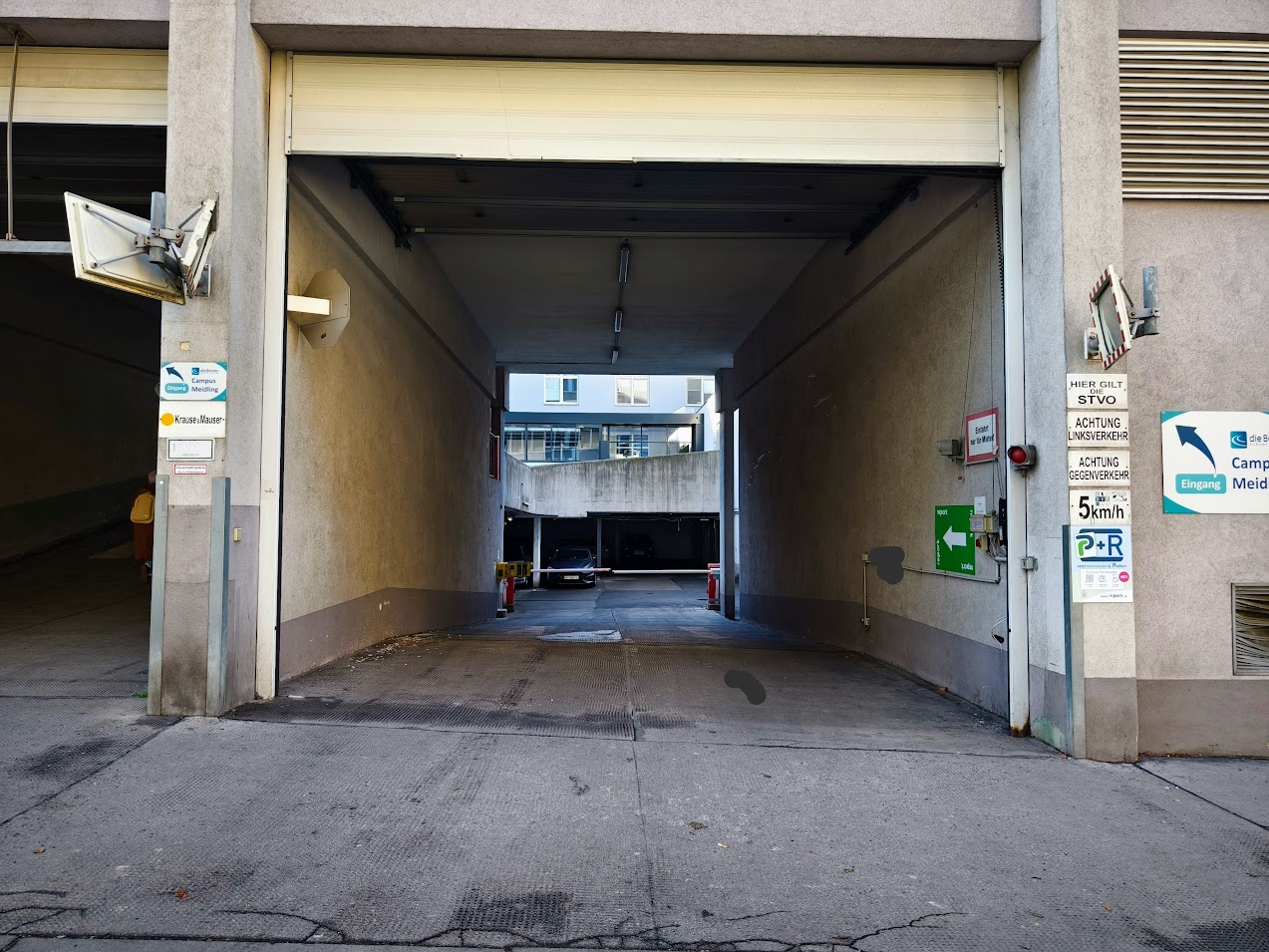Garage Wolfganggasse Einfahrt