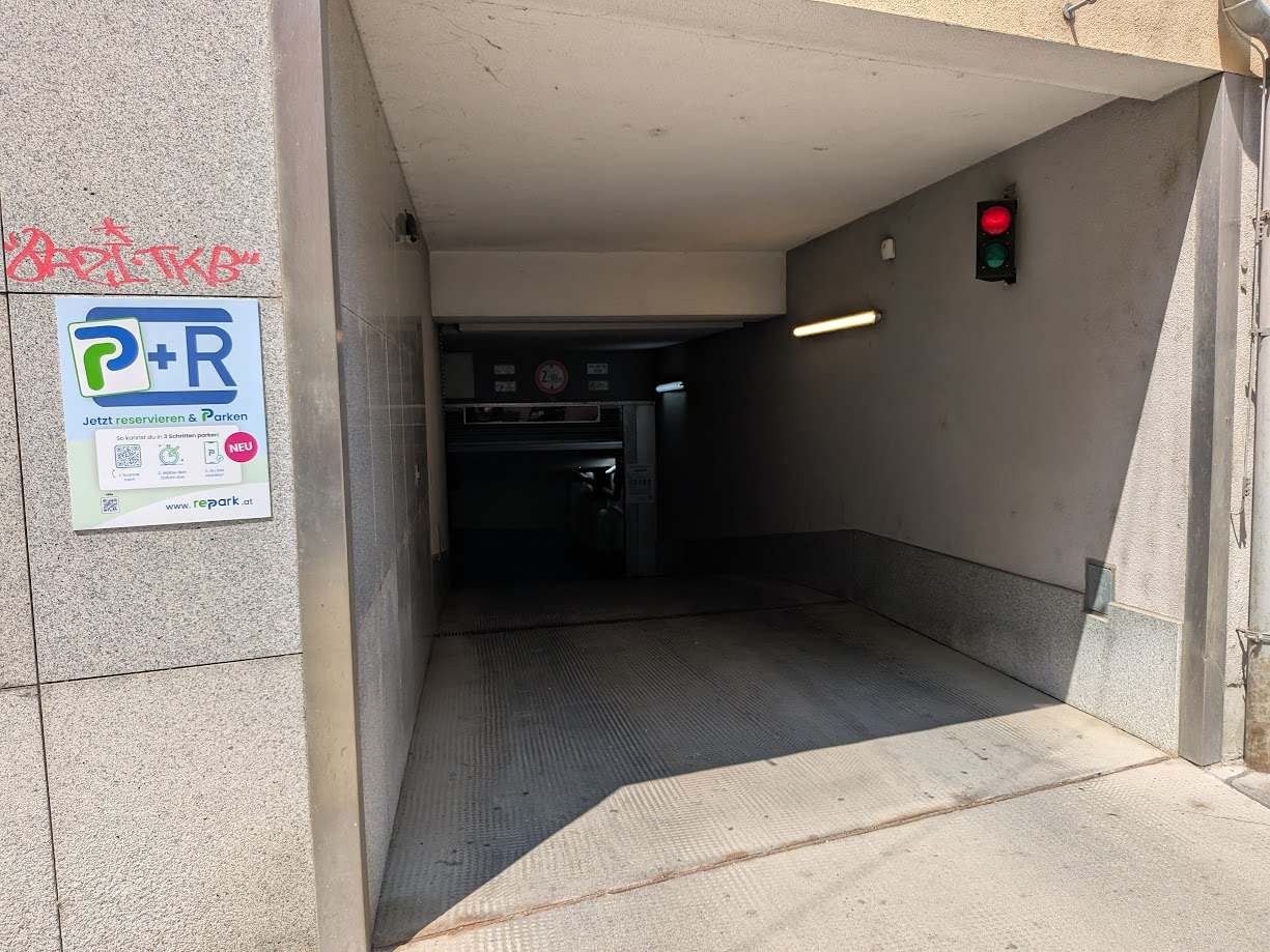 Garage Siebenbrunnengasse