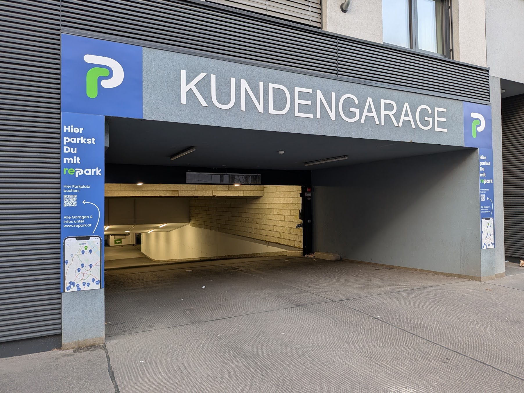 Garage Dresdner Straße entrance