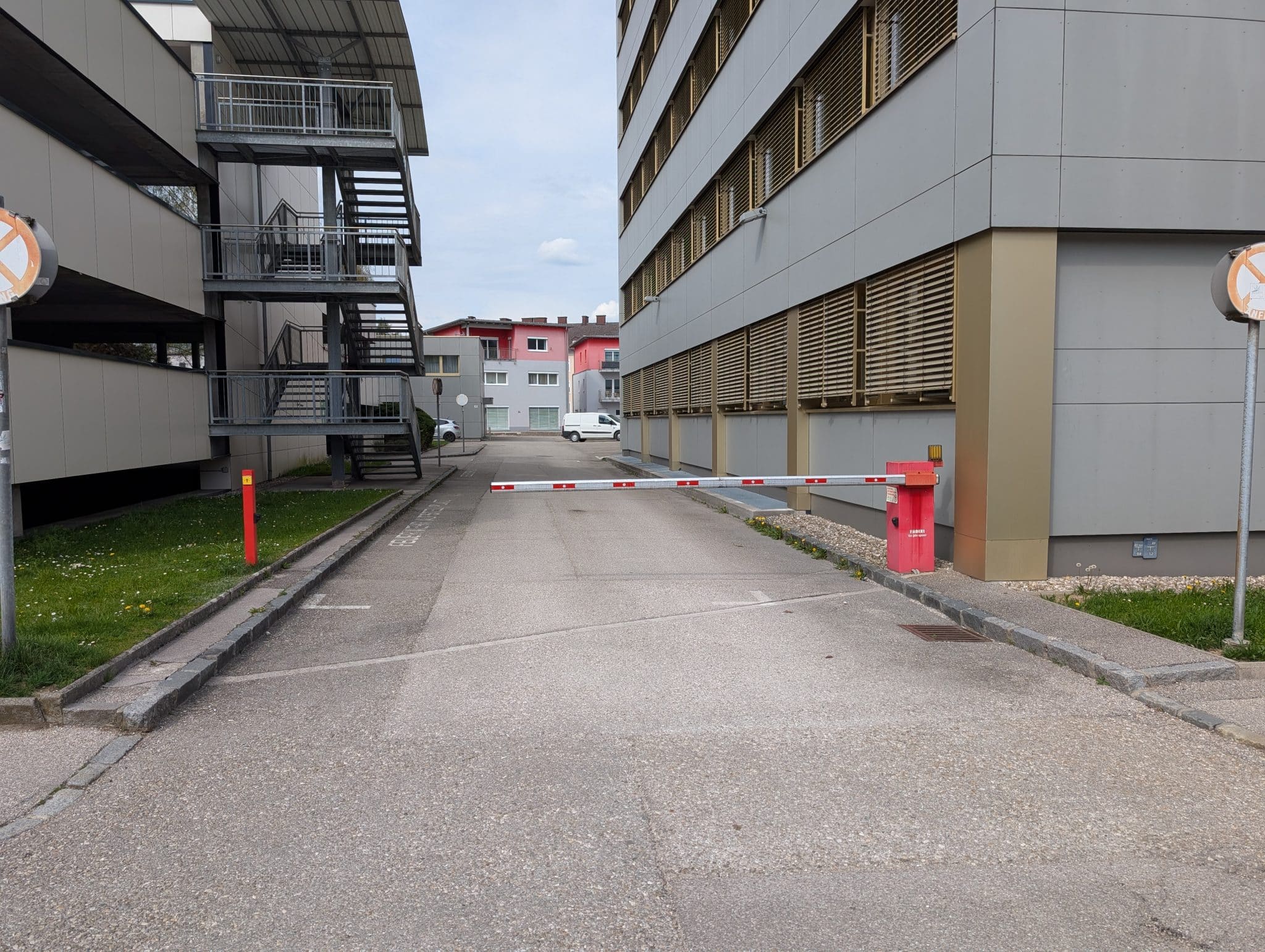 Garage Vöcklabruck entrance