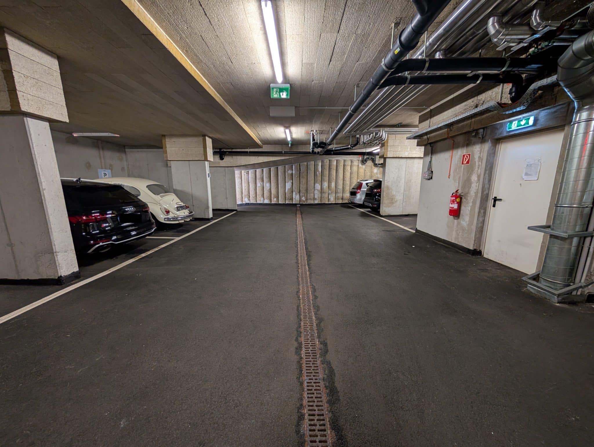 Garage Schwarzhorngasse interior view