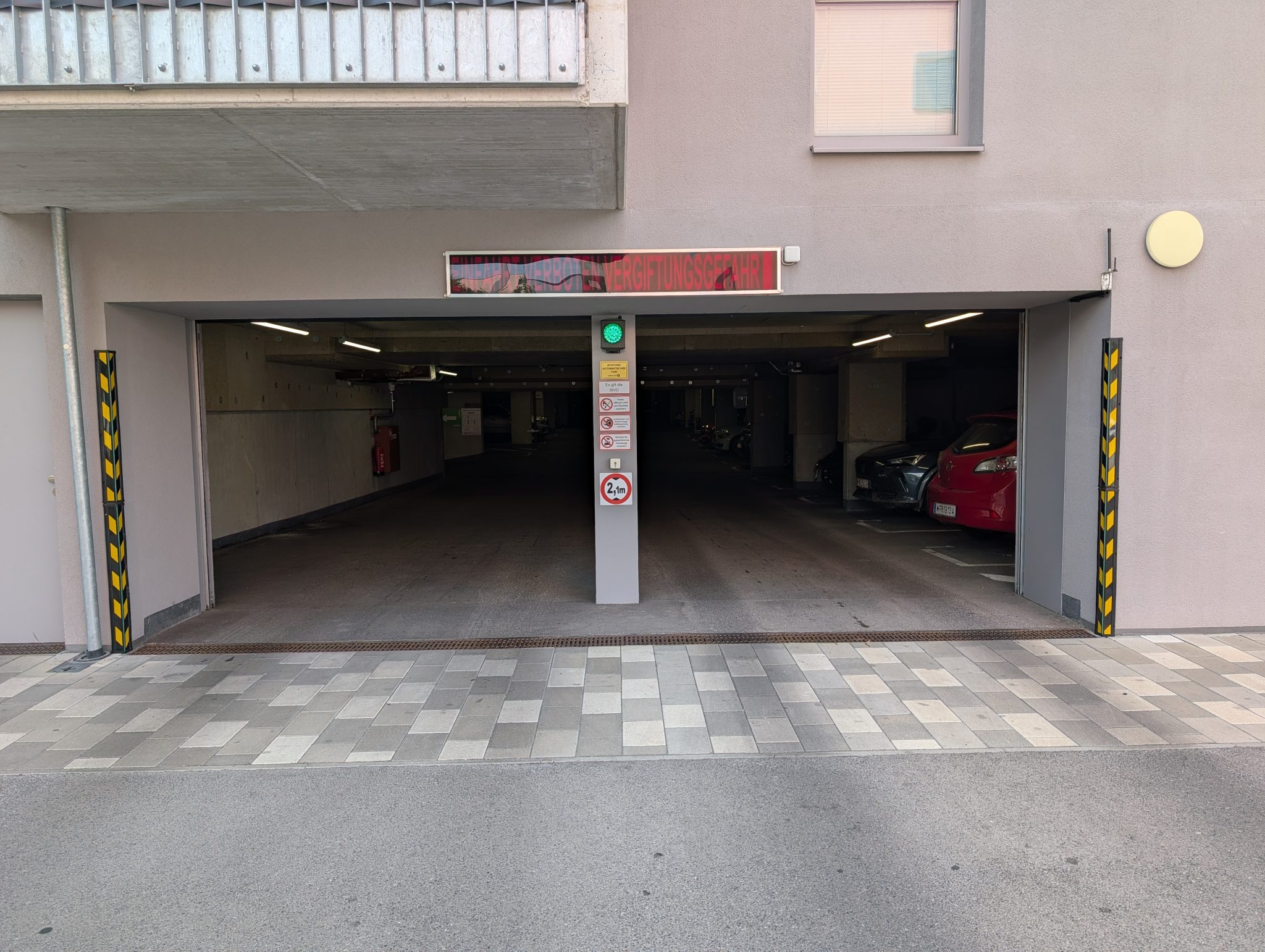 Garage Wildgarten entrance